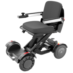 Poylin P212 XSTO M4U Akıllı Akülü Tekerlekli Sandalye | Omni-Wheel Teknoloji | Mobil Uygulama Kontrollü