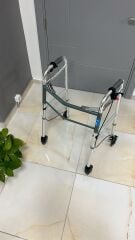 Tekerlekli 4 frenli Tekerlekli Walker Yürüteç Hasta Yürüteci 1022